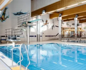 Sprungbecken im Hallenbad Höchst