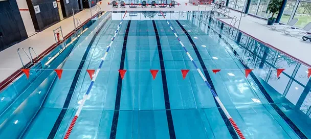 Sportbecken im Hallenbad Riedbad Bergen Enkehim