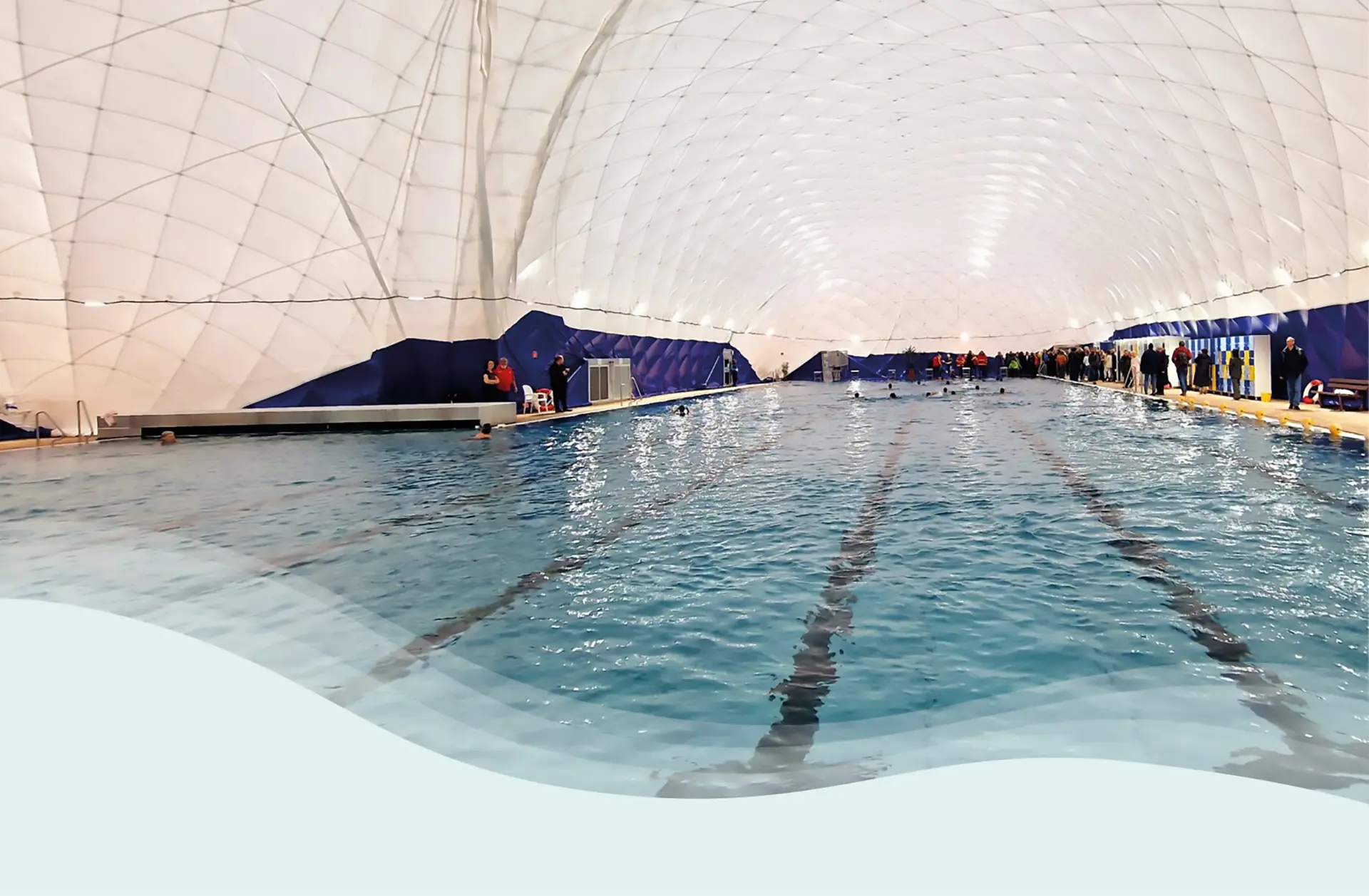 Sportbecken in der Traglufthalle Nieder-Escbach